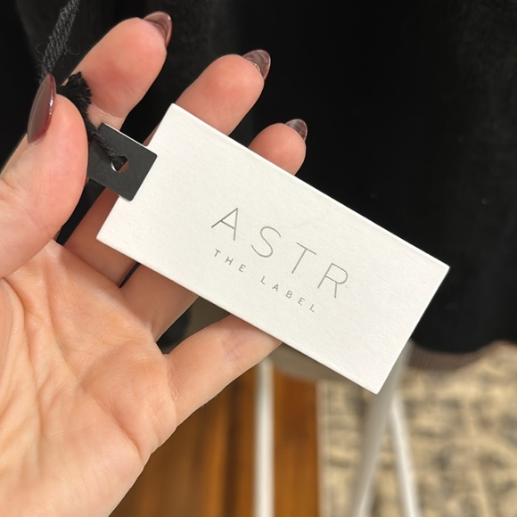 ASTR pearl lined square neck sweater - Picture 5 of 6